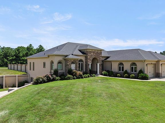 4th image of 247 Taylor Cir