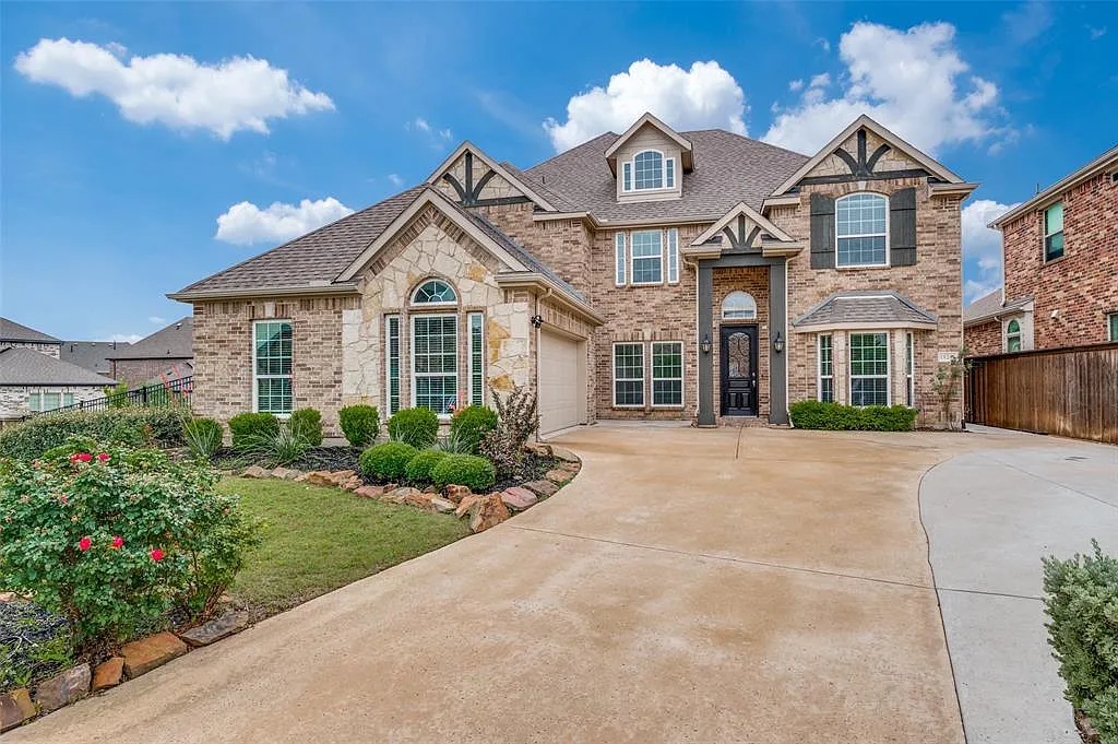 7 bed, 4273 sqft, $4,490 — Photo 3