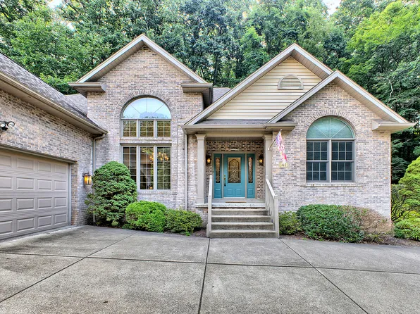 41 Brookdale Dr, Greensburg, PA 15601