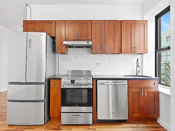 2nd image of 122 Norfolk St APT 27