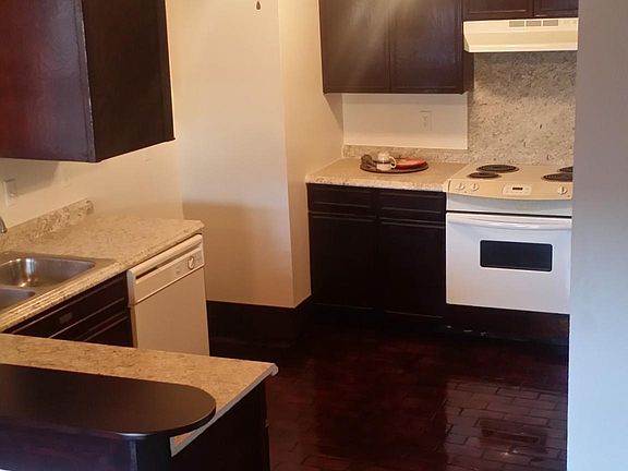 5th image of 7947 Habersham Ln #2