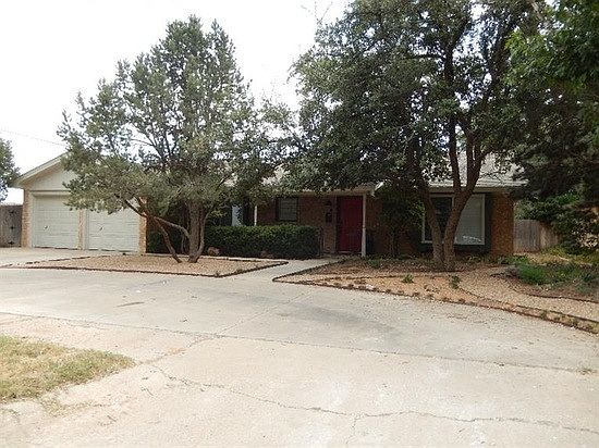 Circle drive and 2 car garage