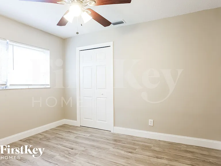 2740 SW 7th St — Photo 15