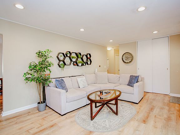 3rd image of 2106 Grouse Ln