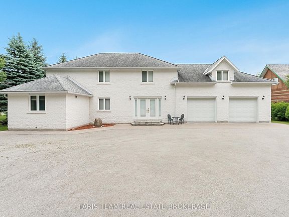 3rd image of 187 Champlain Rd