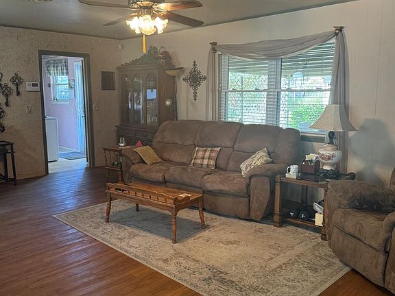 5th image of 815 Linda Ln