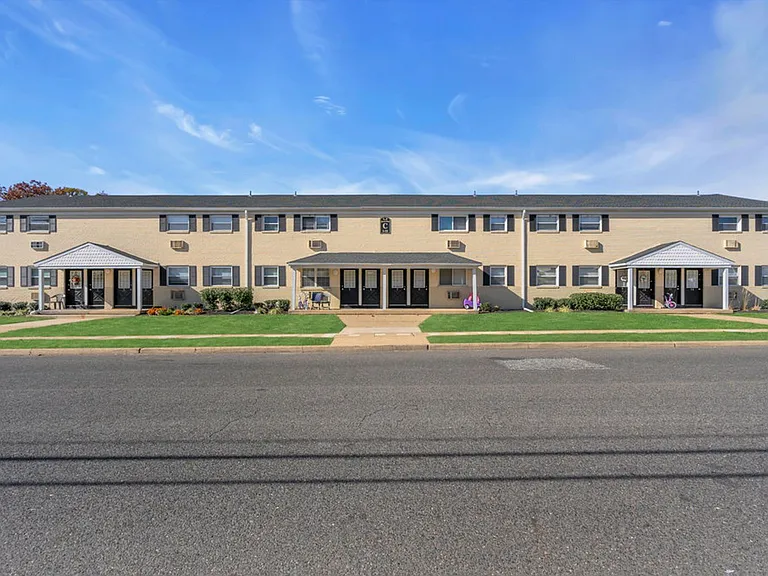 Laurelton Village Apartments — Photo 24