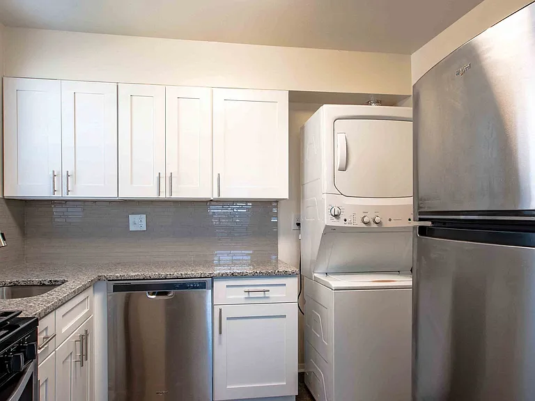 Camp Hill Plaza Apartment Homes — Photo 2