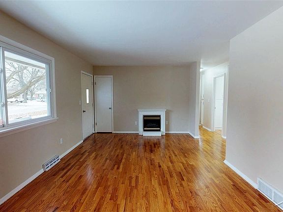 4th image of 3852 Ventura Dr