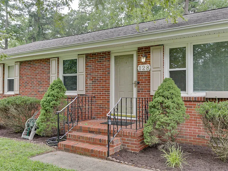 128 Mann Dr — Photo 3
