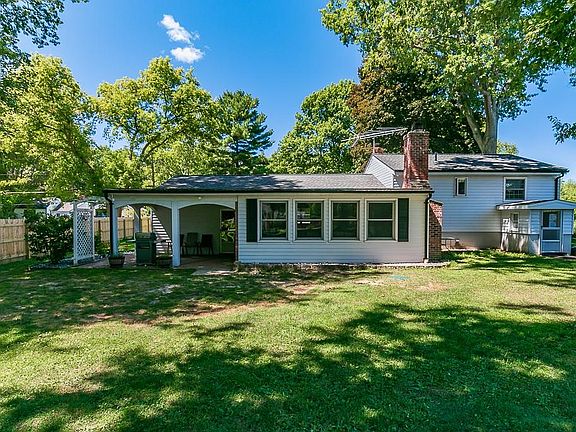 3rd image of 149 Sunnywood Ln