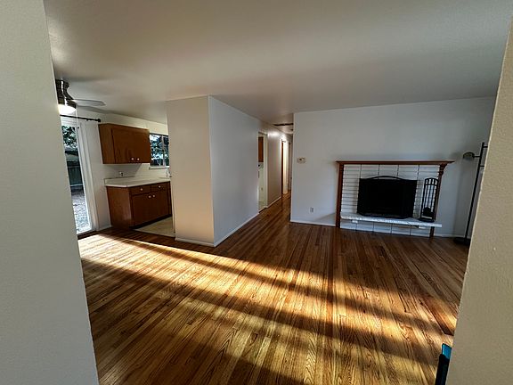 5th image of 3815 S 182nd St