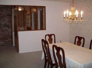 201 Royal Oaks St, Huntsville, TX 77320