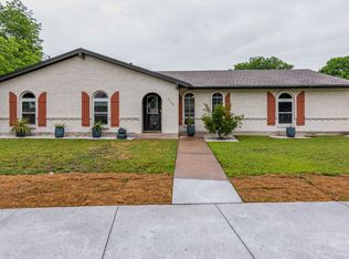 705 Thompson Dr, Saginaw, TX 76179