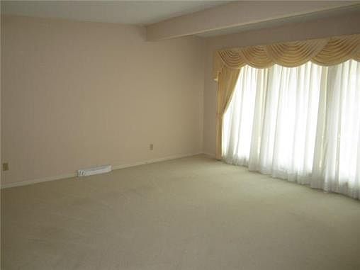 SPACIOUS FORMAL LIVING ROOM