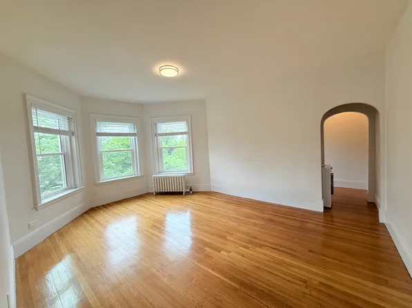 369 Tappan St APT 12, Brookline, MA 02445