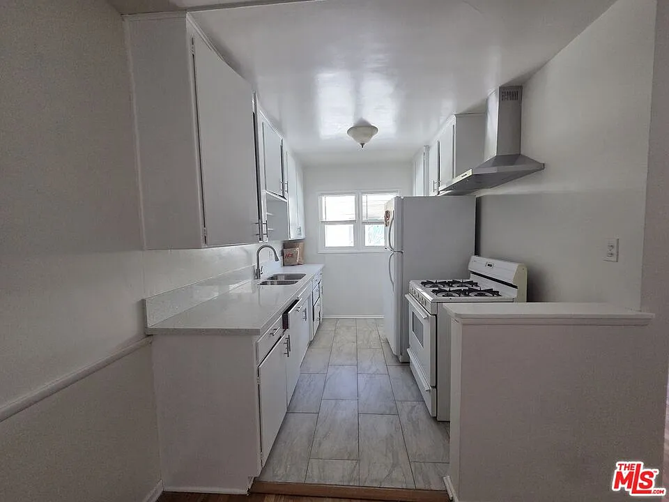 7621 Hampton Ave — Photo 4