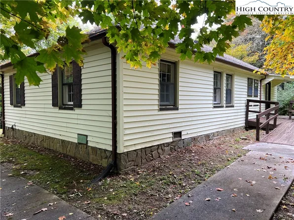 2259 Spanish Oak Road, Newland, NC 28657