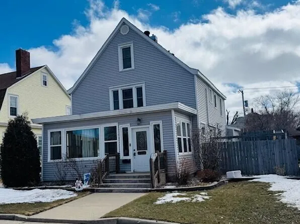 310 7th St NE, Devils Lake, ND 58301