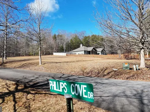 1472 Phillips Cove Dr, Hiawassee, GA 30546