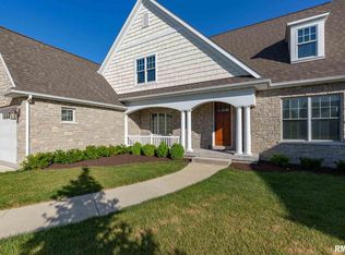 3877 Cobblestone Dr, Bettendorf, IA 52722