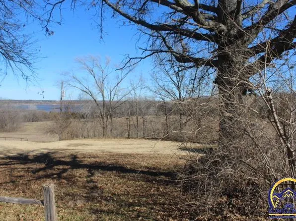 9498 Trail Rd, Meriden, KS 66512