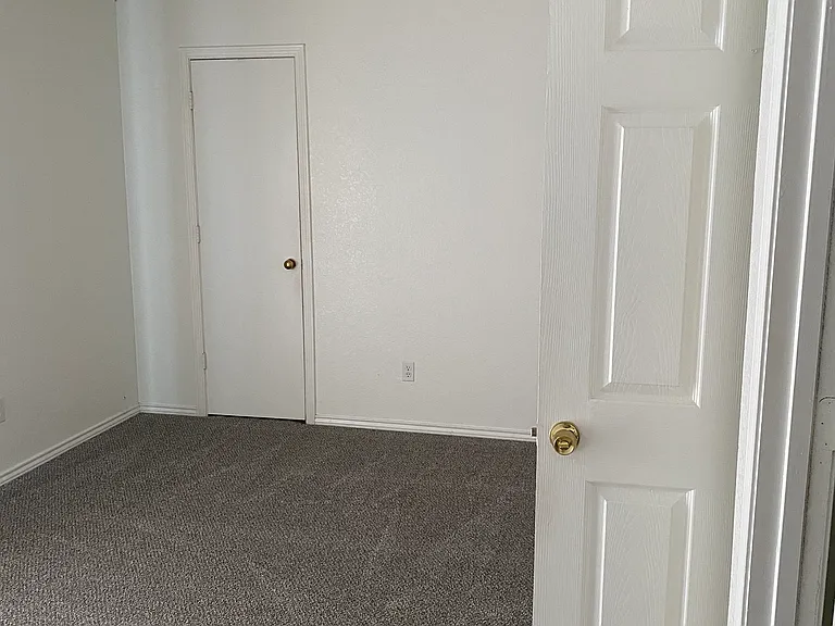 718 Lariat Ln #D — Photo 6