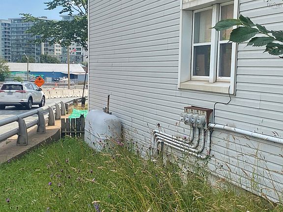 5th image of 168 Portland St