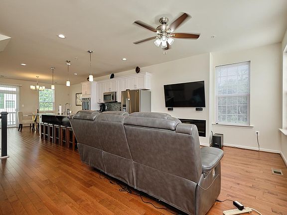 5th image of 5301 Manor Park Dr