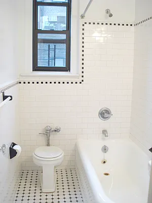 Rented by LIVING QUARTERS NY INC | media 24