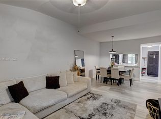 110 SW 97th Ave, Pembroke Pines, FL 33025