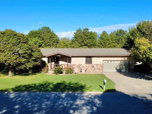 2211 Robin Rd, Dodge City, KS 67801
