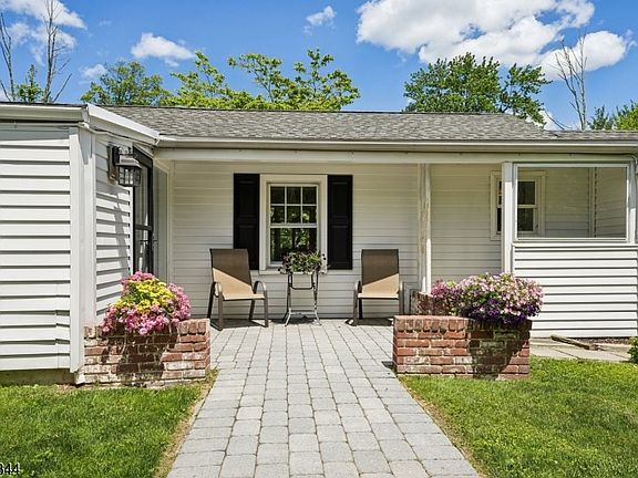 3rd image of 143 Mendham Rd