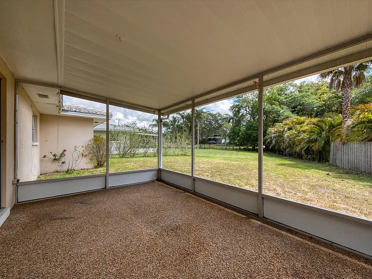 1901 Dolphin Dr — Photo 23