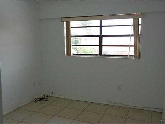 5th image of 710 SW 114th Ave APT B3