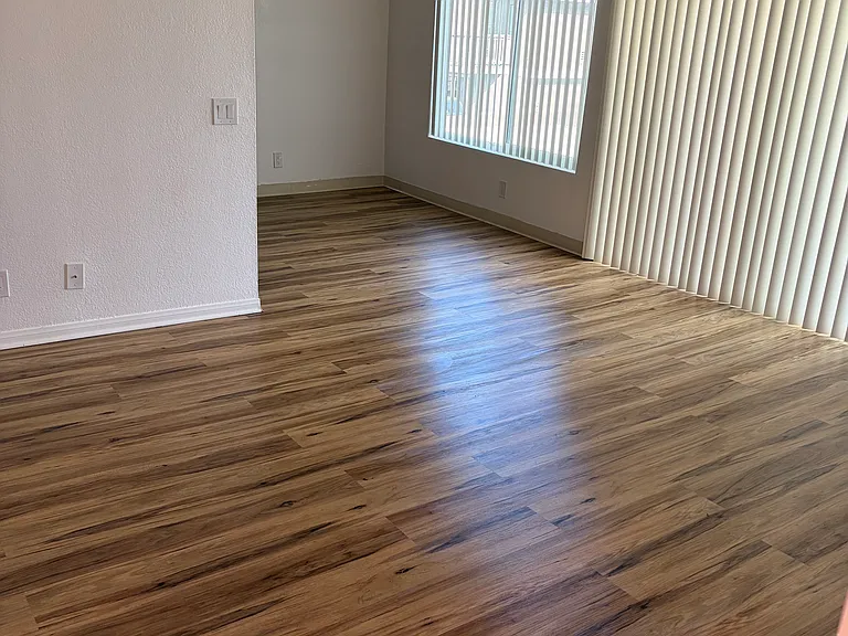 1905 E Grand Ave #10 — Photo 7