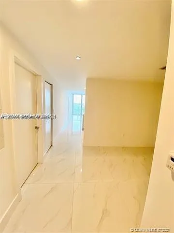 The Harbour North Condo — Photo 2