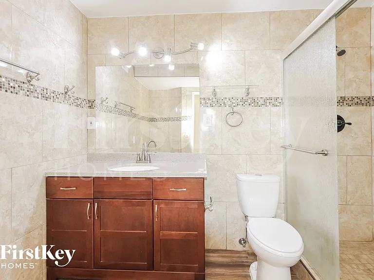 2126 W San Miguel Ave — Photo 9