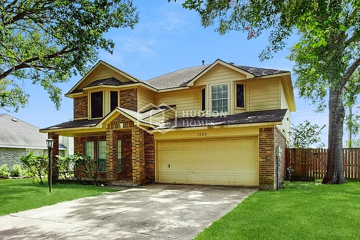 4 bed, 2.5 bath, 2328 sqft, $2,495 — Photo 3