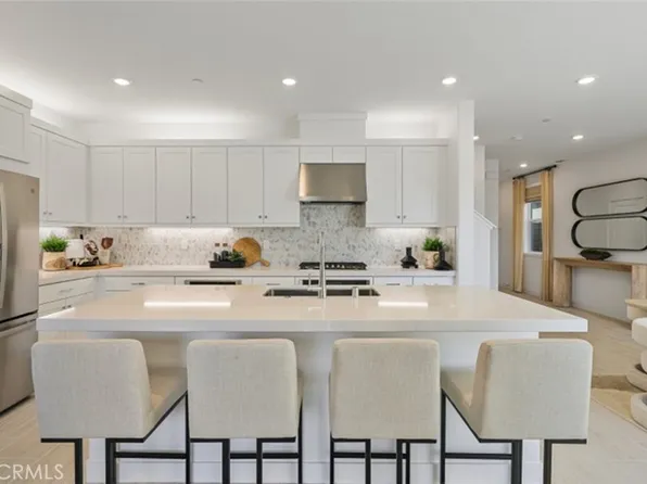 426 Checkerbloom Ln, Santa Paula, CA 93060