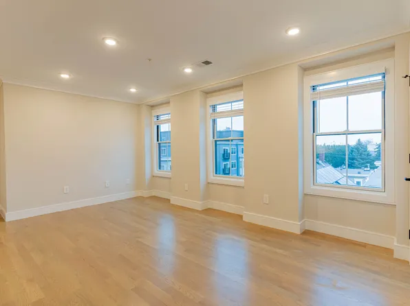 303 Maverick St #4, Boston, MA 02128
