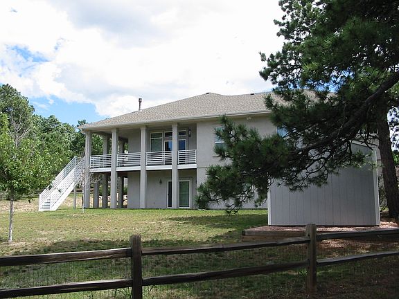 Rear : shed has power
