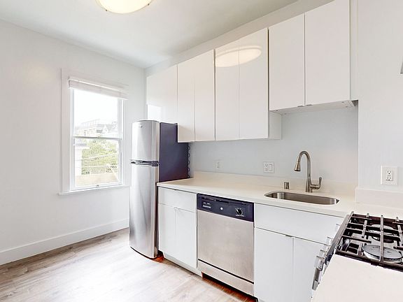4th image of 3097 Washington St #23