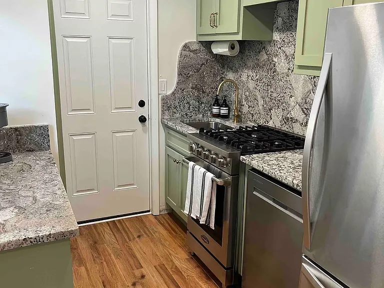 1130 Wade St NE #A — Photo 17