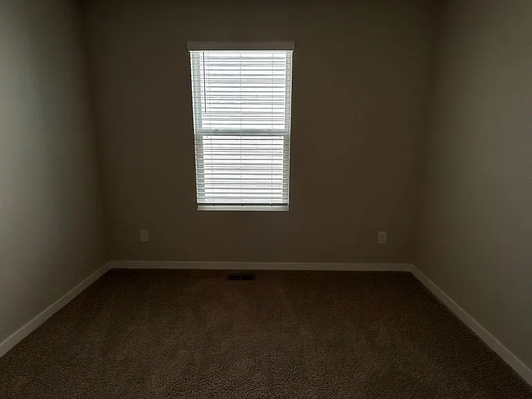 12660 S 204th Ave — Photo 28