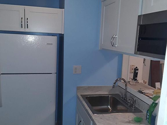 3rd image of 405 Marshall Ct NW Unit 1
