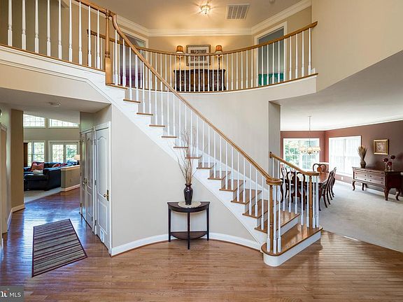 5th image of 266 River Crest Dr