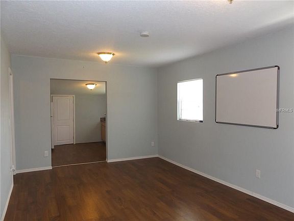 4th image of 545 Palm St