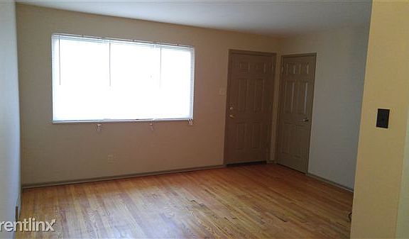 3704frontroom2