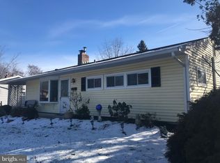 46 Orangewood Dr, Levittown, PA 19057